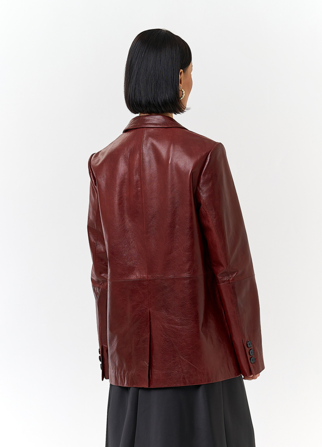 Жакет из натуральной кожи красного цвета модель № 32733 в рассрочку
