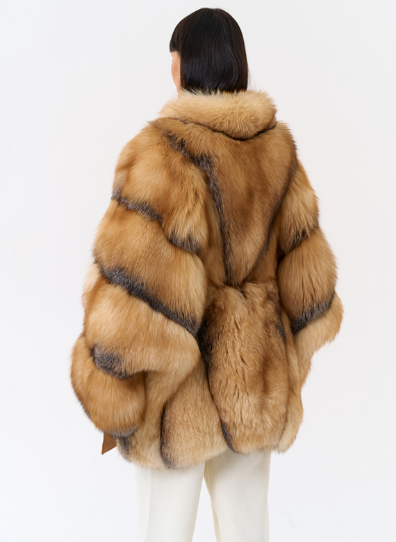 Шуба из лисы свободного кроя
