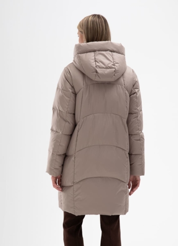 Женский пуховик  капюшоном