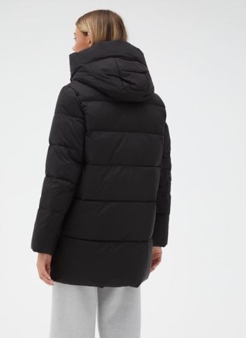 Женский пуховик с капюшоном