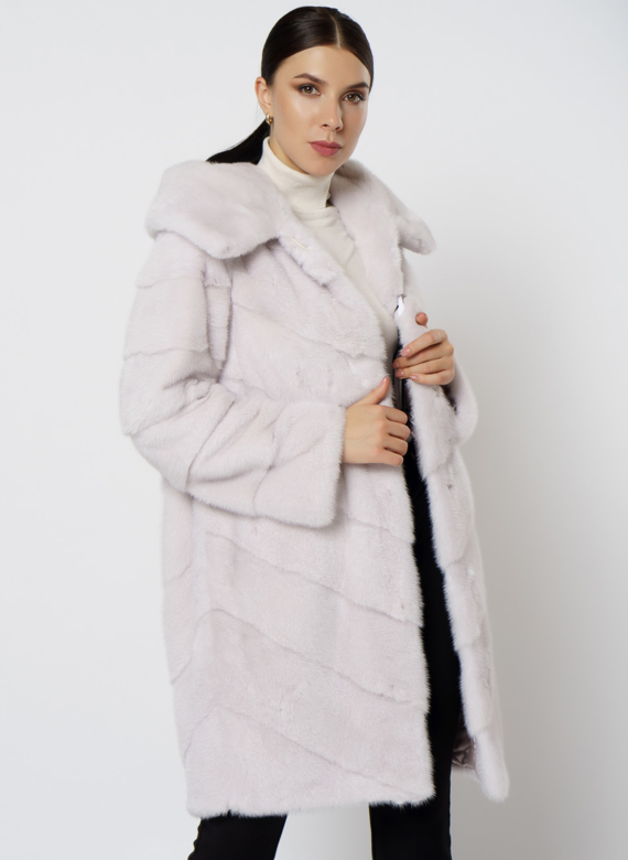 Светлая норковая шуба с капюшоном