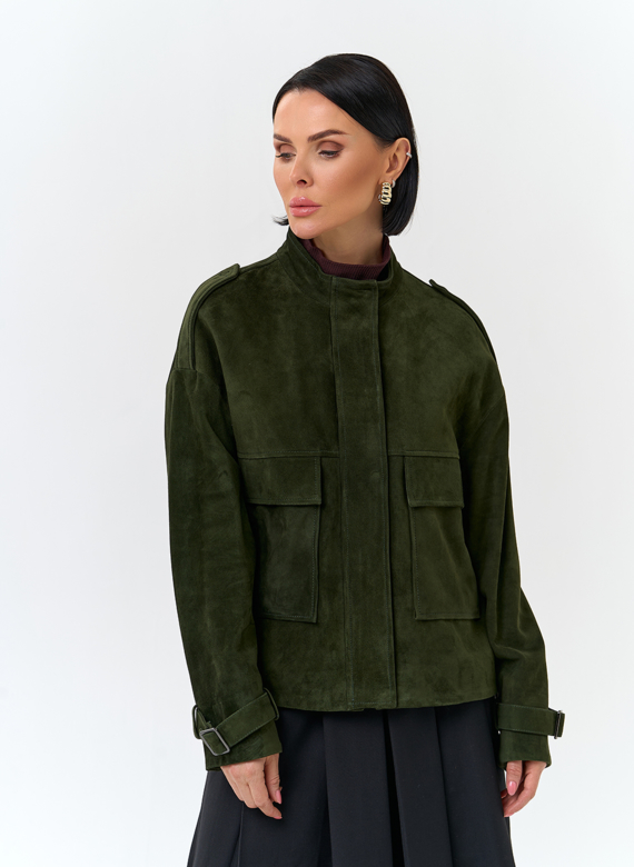 Женская куртка из натуральной замши зеленого цвета