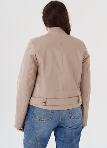 Светлая куртка из эко кожи 