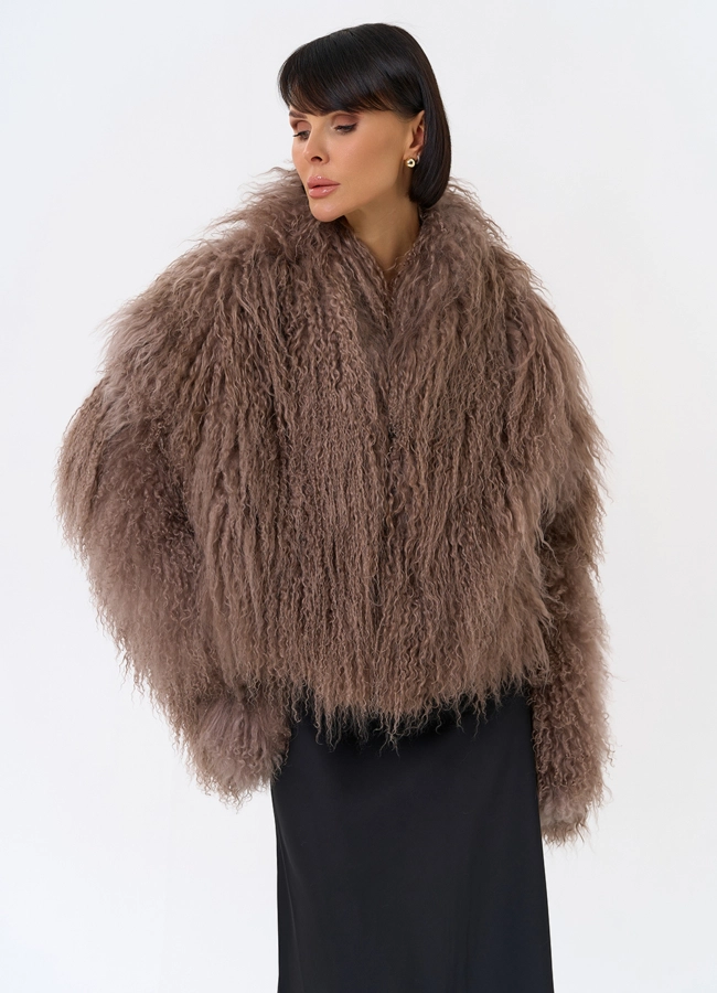 Короткая шуба из ламы модель № 31781 универмаг малина