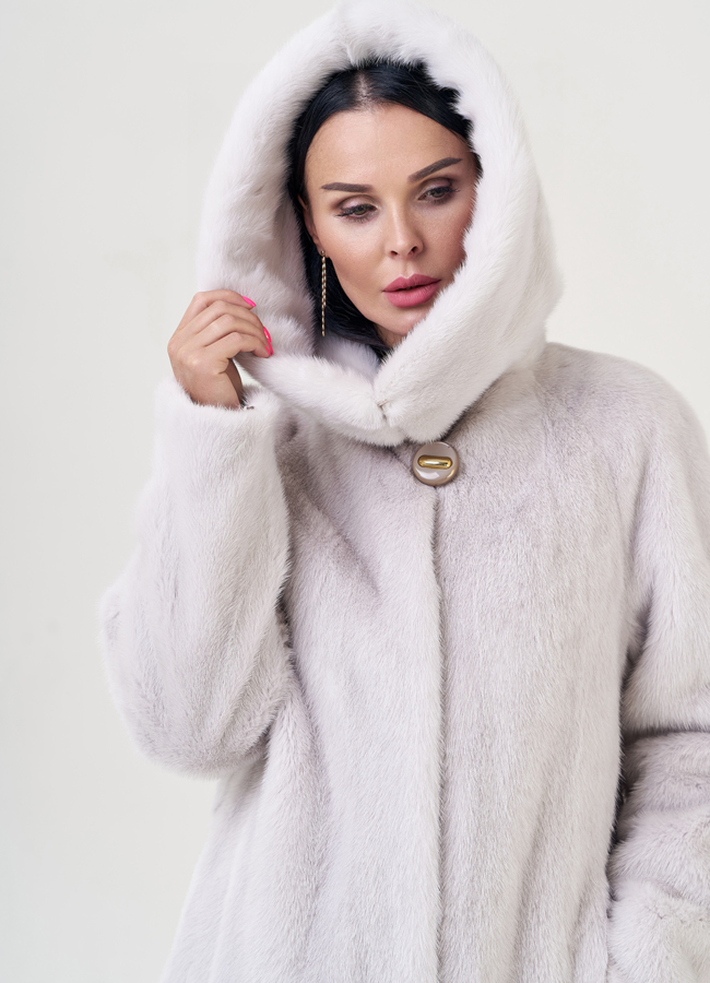 Светлая шуба из норки с капюшоном модель № 25817 универмаг малина