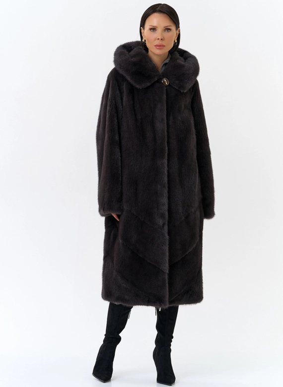 Женская шуба из норки силуэта баллон с капюшоном