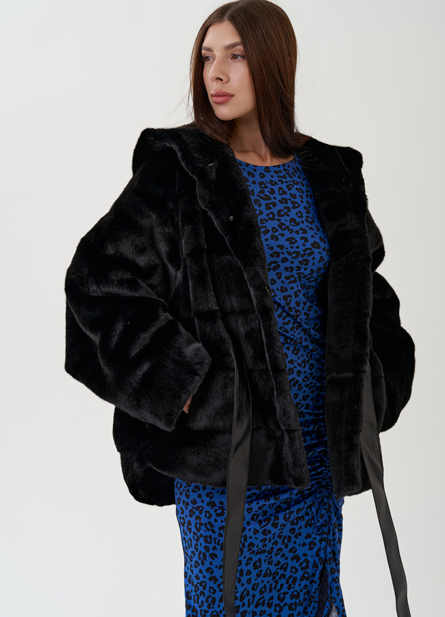 Шуба из эко меха с капюшоном и поясом в черном цвете модель № 25083 универмаг малина
