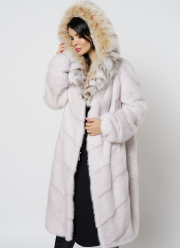Светлая шуба с рысью