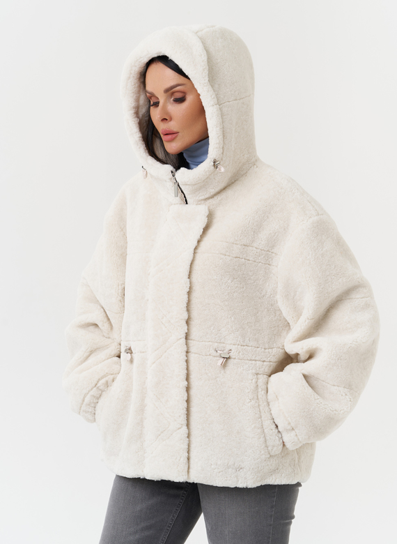 Куртка из эко меха с капюшоном