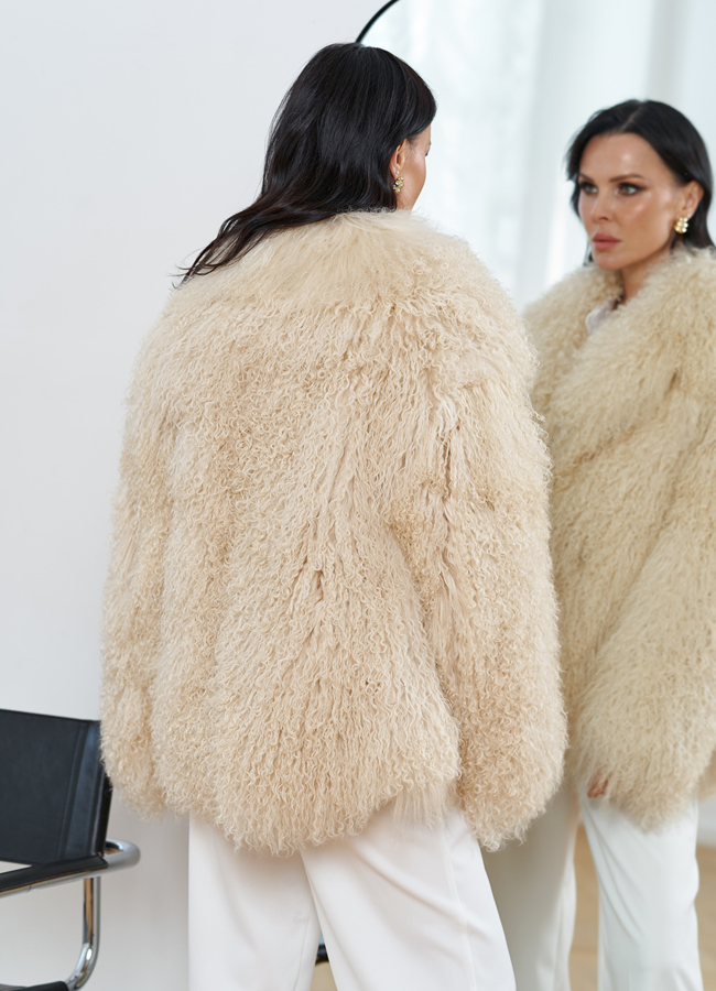 Женская шуба из меха ламы модель № 30632 в кредит