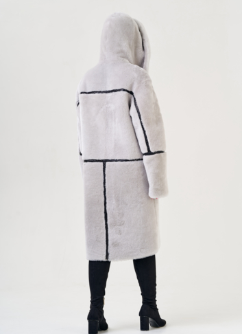 Двухсторонняя женская дубленка с капюшоном