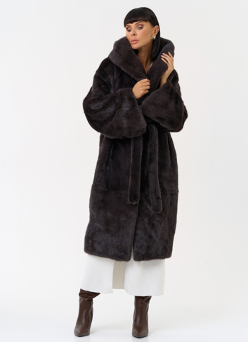 Женская шуба из меха норки с капюшоном 