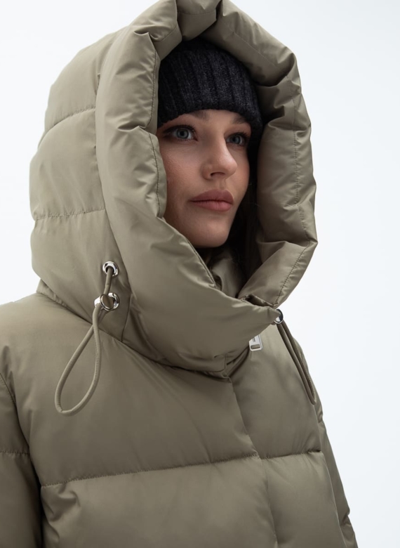 Женский пуховик с капюшоном