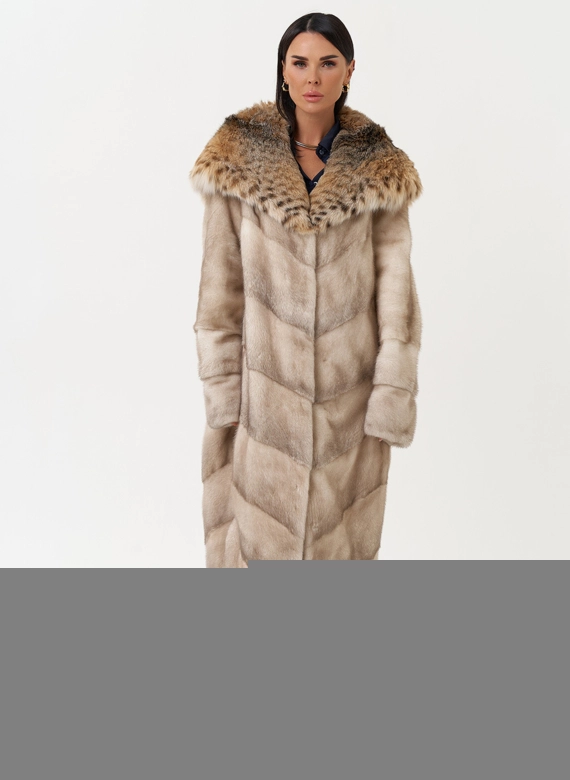 Женская шуба из меха норки с капюшоном из меха рыси фото
