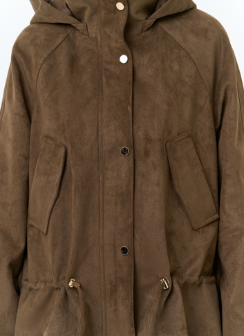 Женская утепленная куртка из эко замши с капюшоном