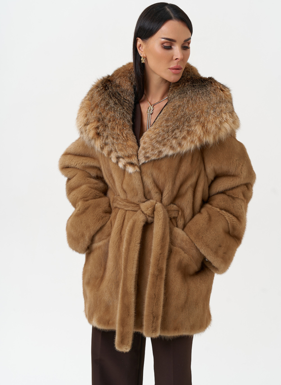 Женская шуба из меха норки с капюшоном из меха рыси