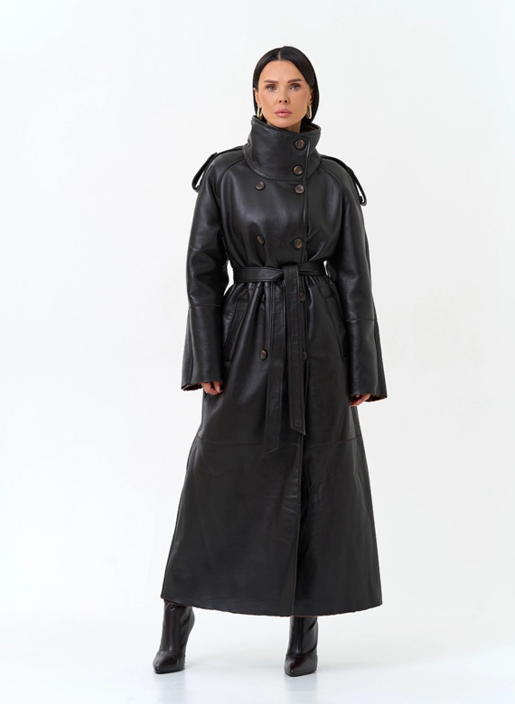 Женская дубленка из натурального меха с воротником стойкой фото