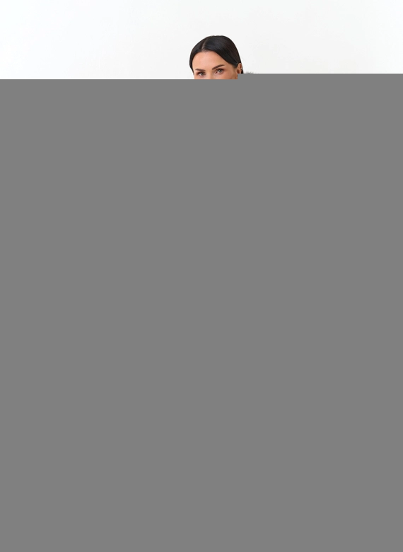 Женский пуховик с мехом чернобурой лисы на капюшоне фото