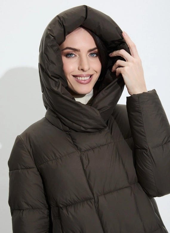 Женский пуховик с капюшоном фото