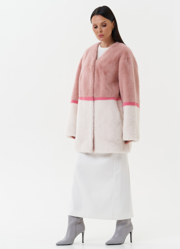 Женская шуба из эко меха в светлом оттенке