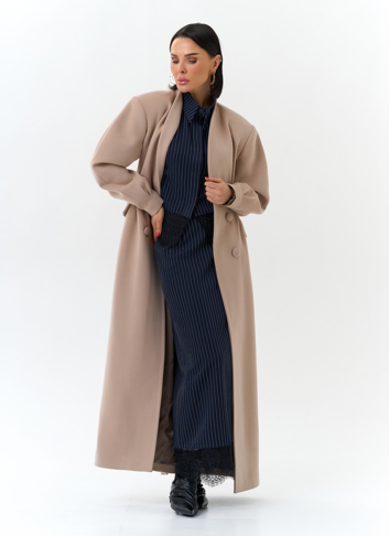 Женское длинное пальто с акцентными рукавами