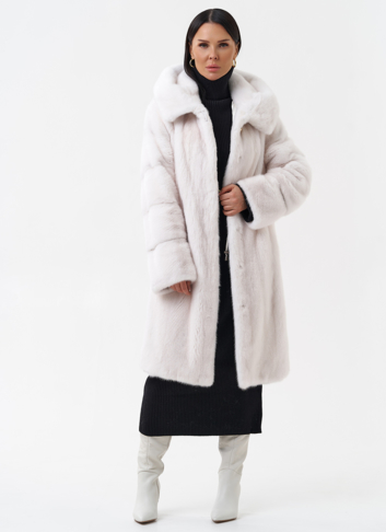 Светлая шуба из норки с капюшоном