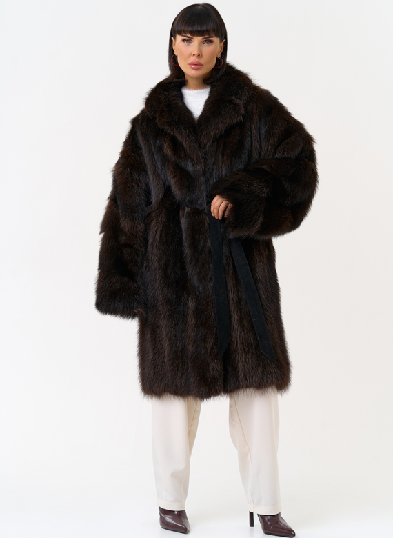 Шуба из меха енота с английским воротником