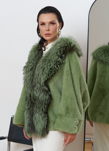 Короткая шуба из норки с мехом из чернобурки