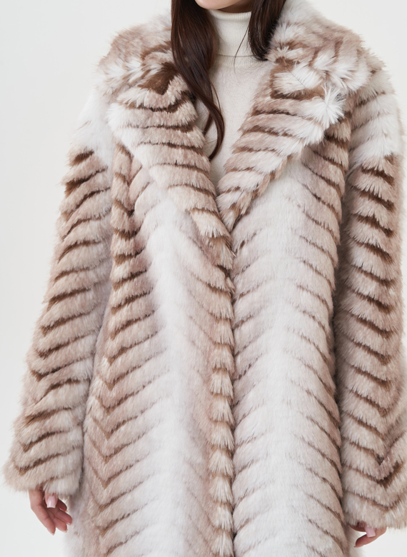 Женское пальто из эко меха