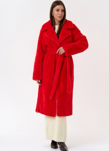 Женское пальто из эко меха с декоративными молниями