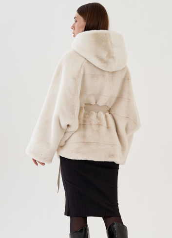 Куртка из эко меха с капюшоном