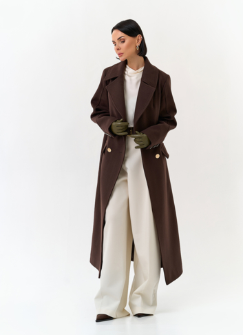 Женское пальто с английским воротником