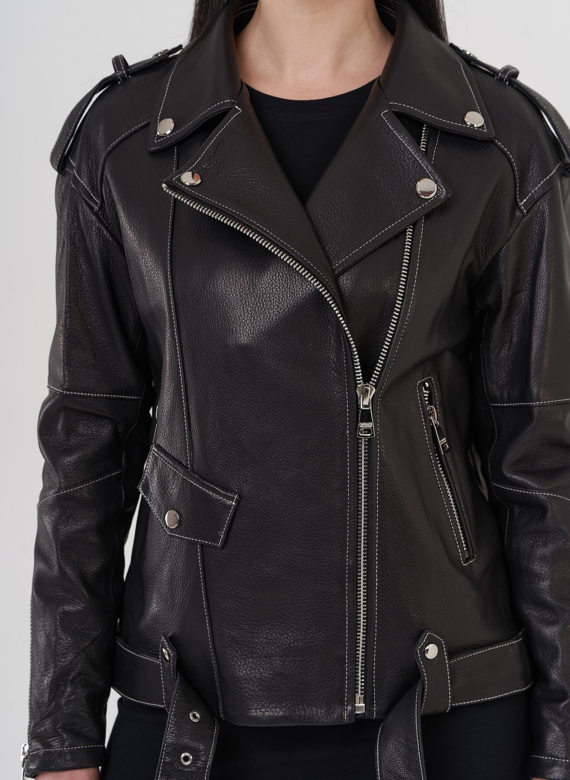 Кожаная куртка с контрастной строчкой