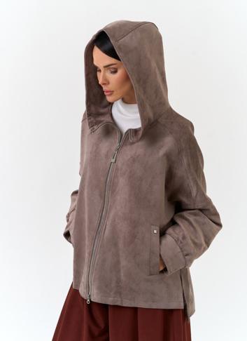 Женская куртка из эко замши с капюшоном