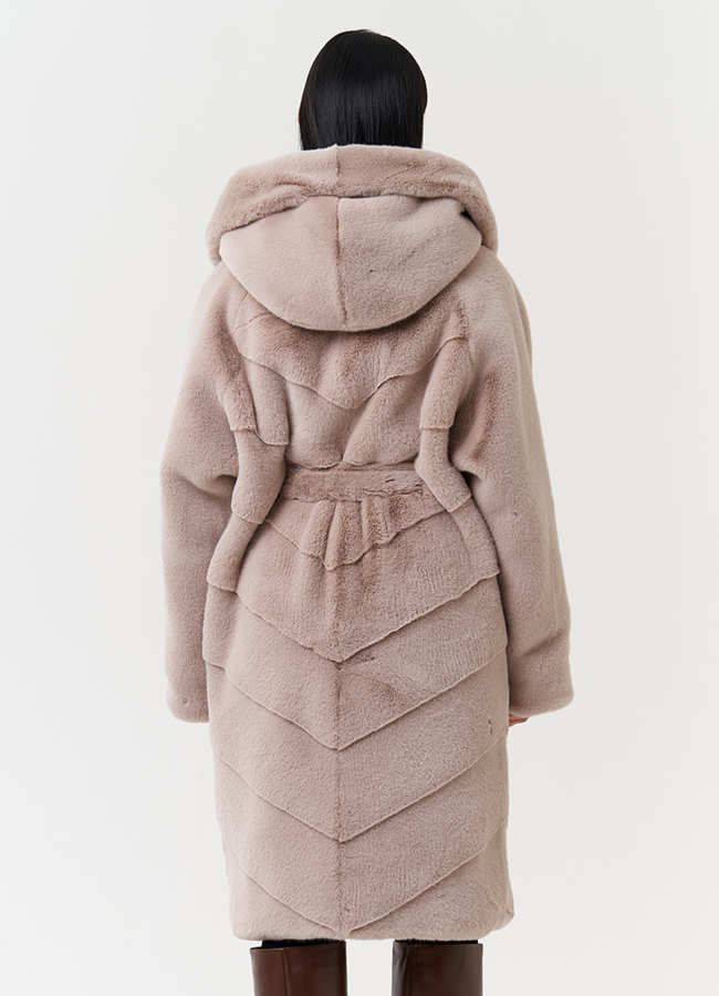 Шуба из эко меха с капюшоном модель № 28638 универмаг малина