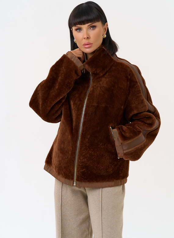 Короткая двухсторонняя дубленка в коричневом цвете