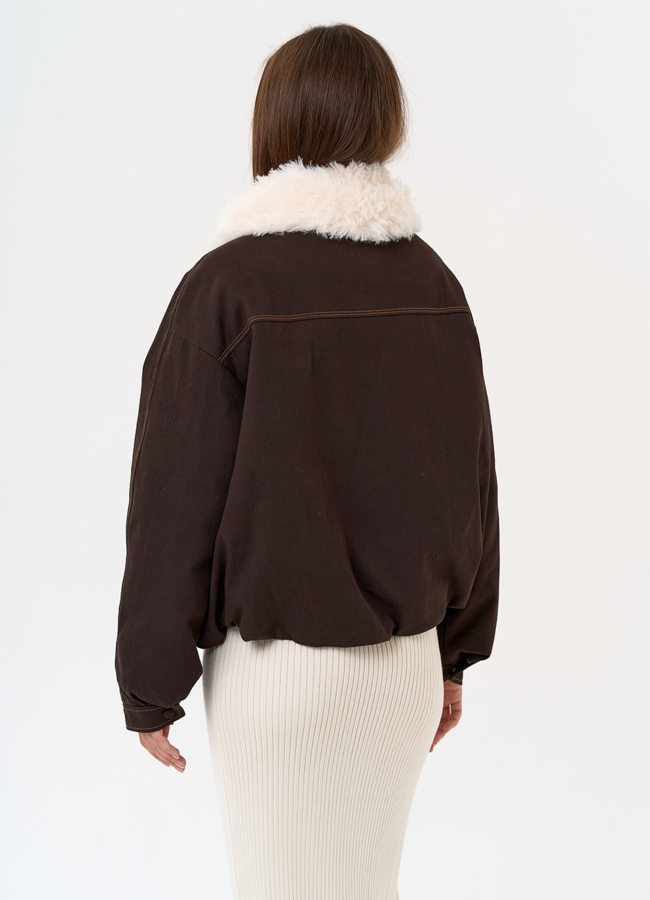 Укороченный пуховик с отделкой из эко меха модель № 31584 в рассрочку