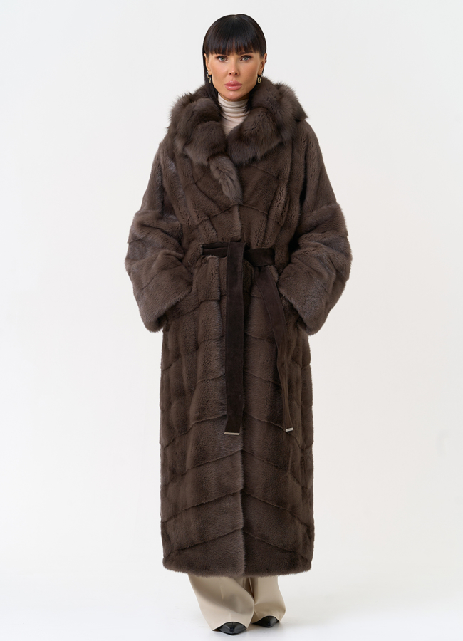 Длинная шуба из меха норки с капюшоном из меха куницы модель № 28667 в рассрочку