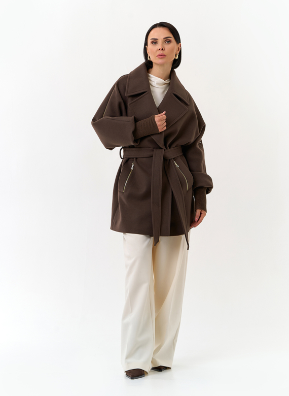 Женское укороченное пальто с декоративными молниями