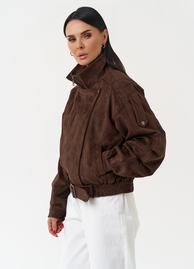 фото Женская куртка бомбер из эко замши коричневого цвета модель № 30446