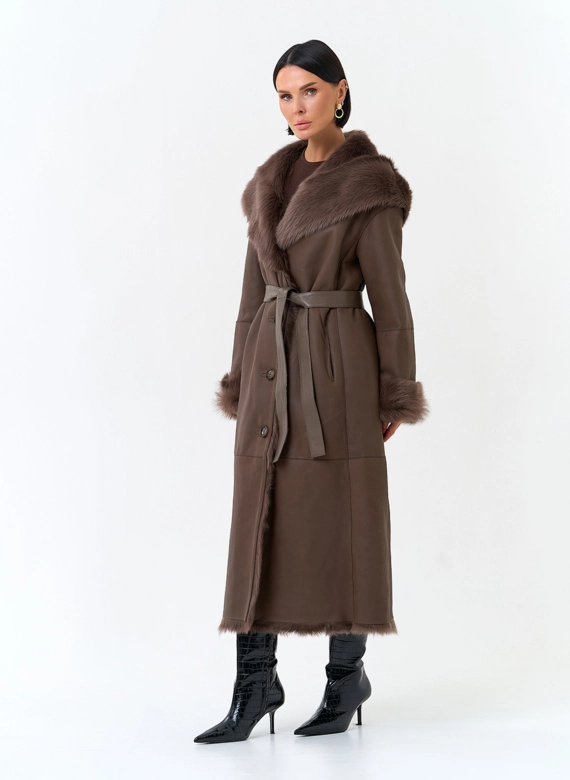 Женская дубленка из натурального меха фото