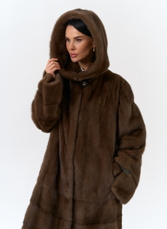 Шуба из меха норки с капюшоном