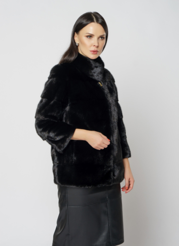 Укороченная норковая шуба с воротником стойкой черного цвета 