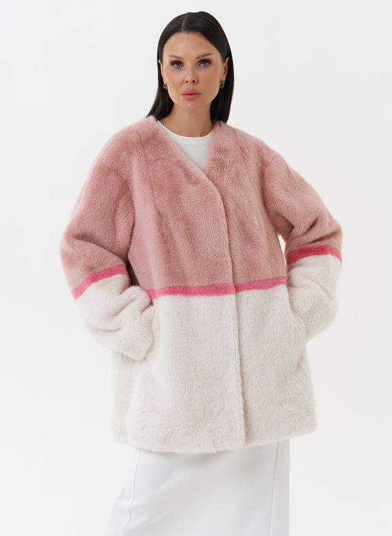 Женская шуба из эко меха в светлом оттенке