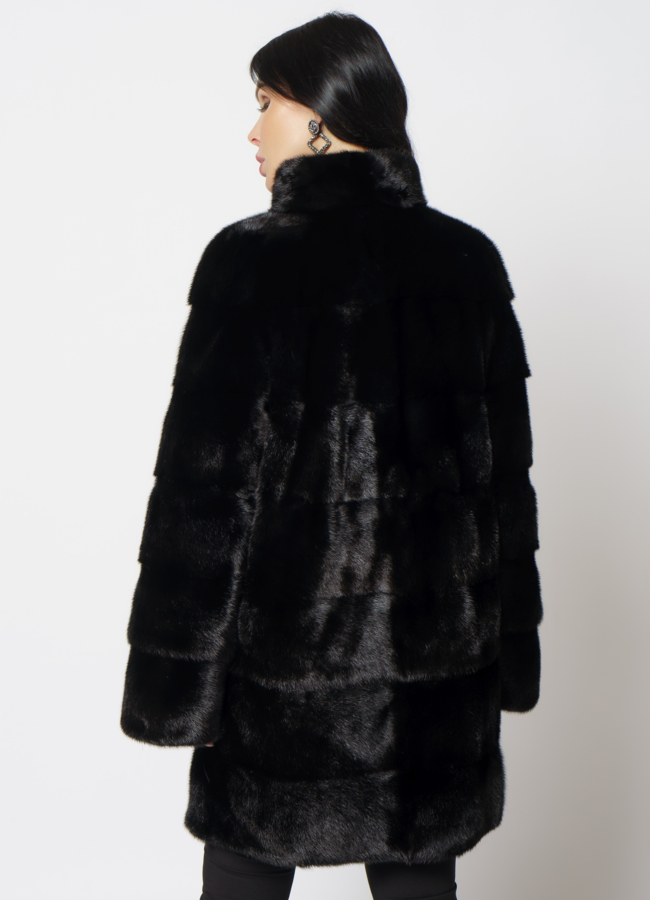 Норковая шуба с воротником стойка черного цвета  модель № 24730 в кредит