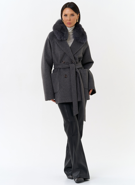 Женское утепленное пальто с отделкой из меха песца