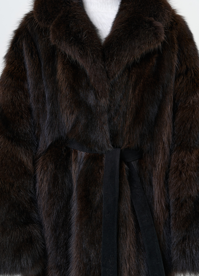 Шуба из меха енота с английским воротником модель № 31671 универмаг малина
