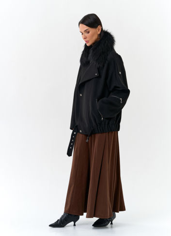 Женское укороченное пальто с отделкой из меха лисы