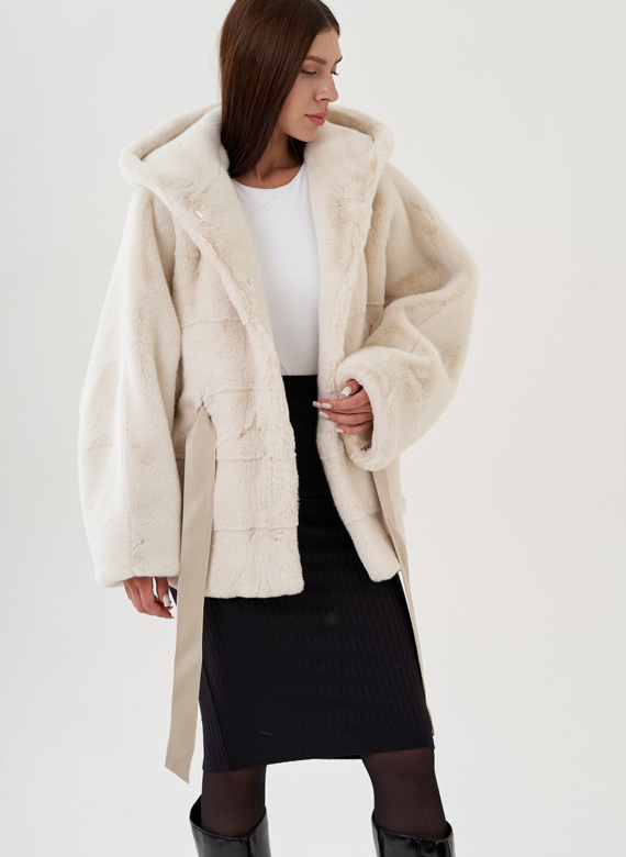 Куртка из эко меха с капюшоном