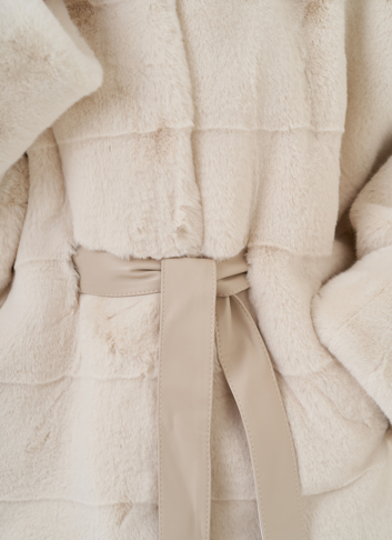 Куртка из эко меха с капюшоном